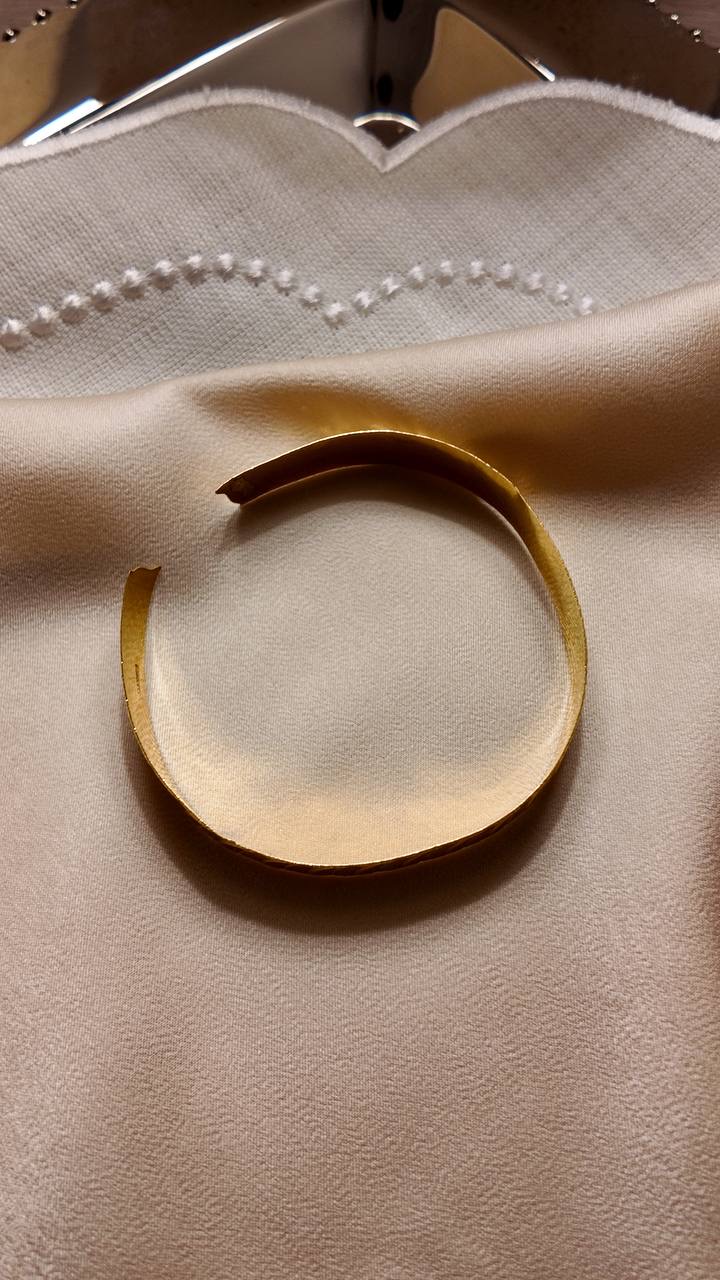 سوار ذهب عتيق — 2